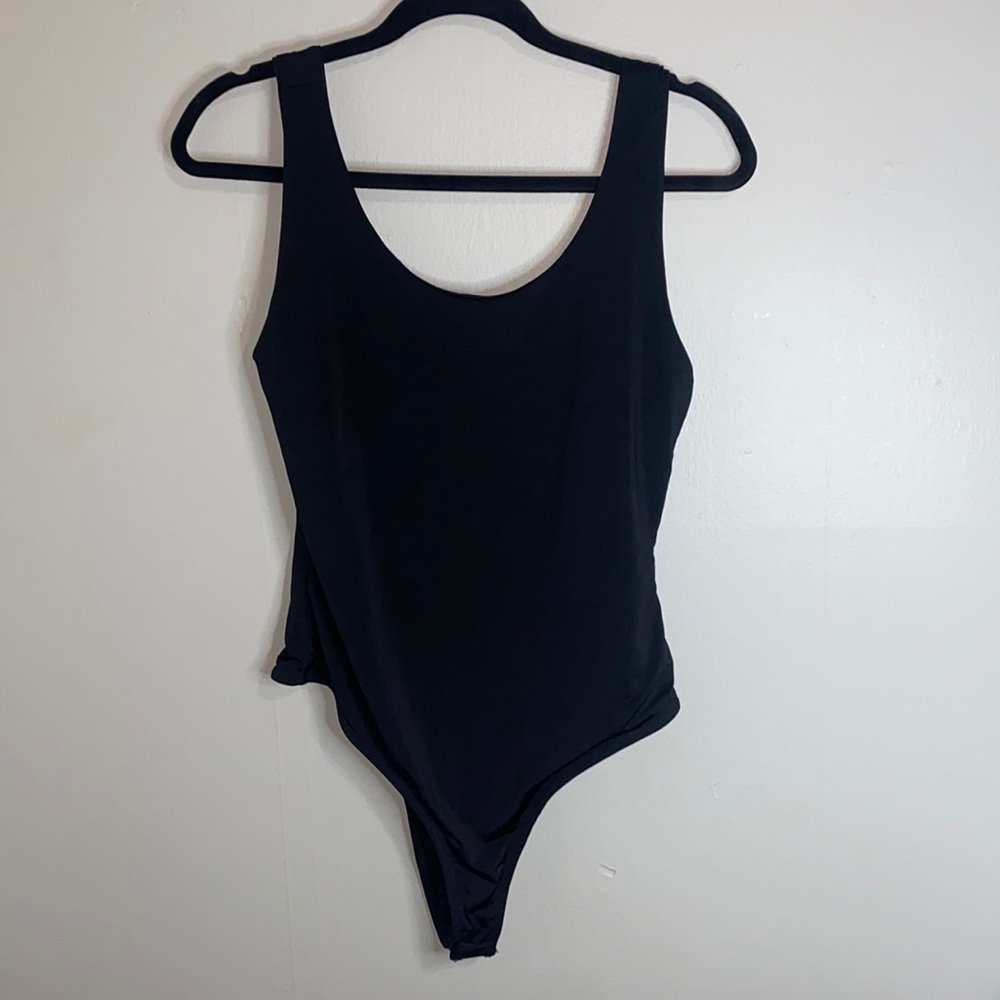 🎱The perfect Black bodysuit! - Picture 2 of 8